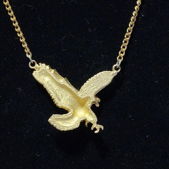 Vintage Mans Large Goldtone 3D Eagle Hawk pendant Necklace 20" - Picture 7 of 9